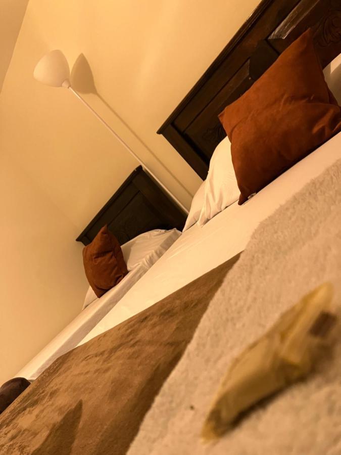 La Hotel *