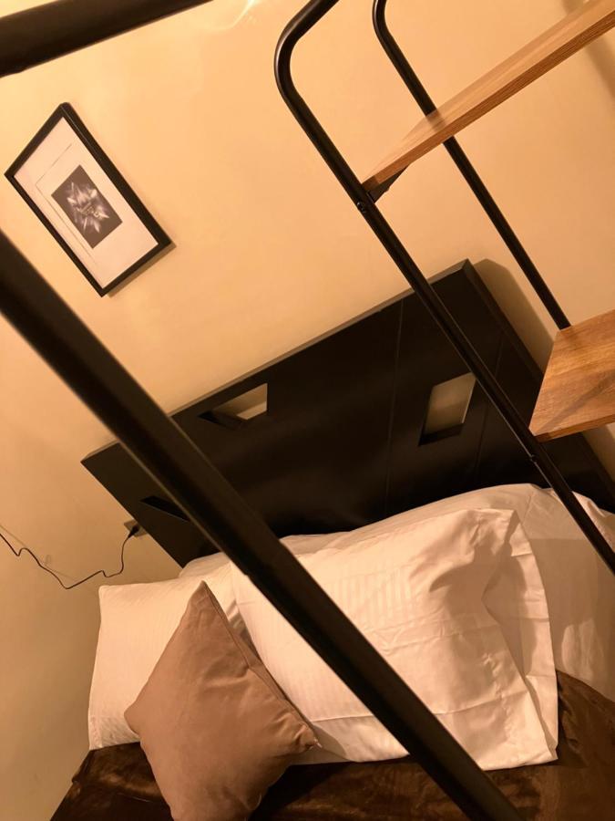 Hotel La *