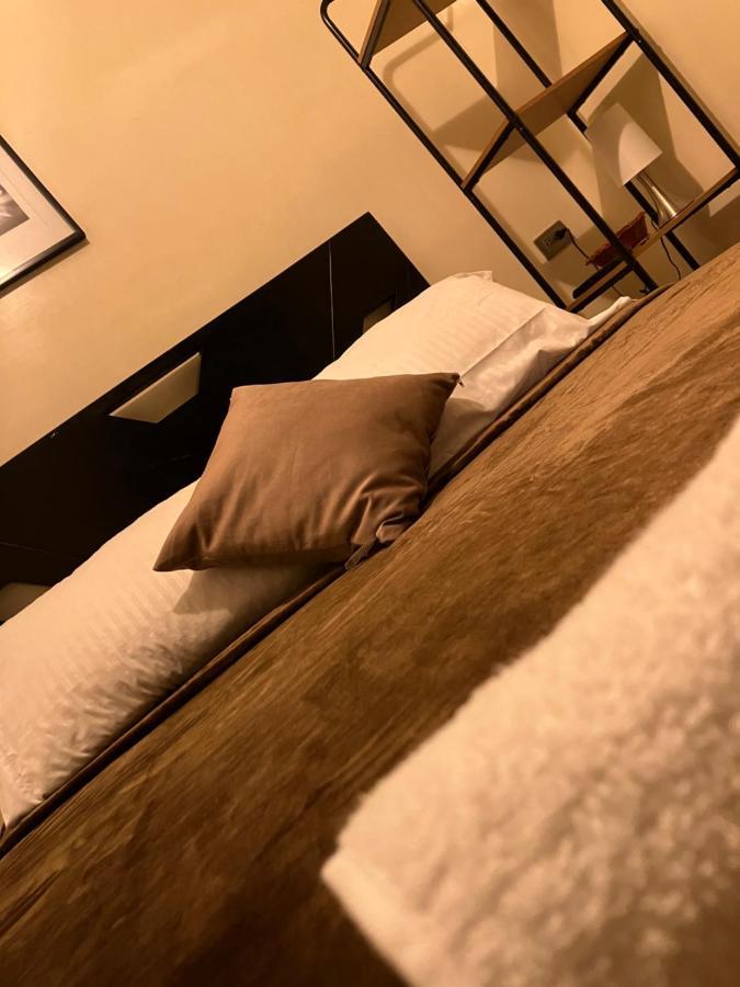 La Hotel *