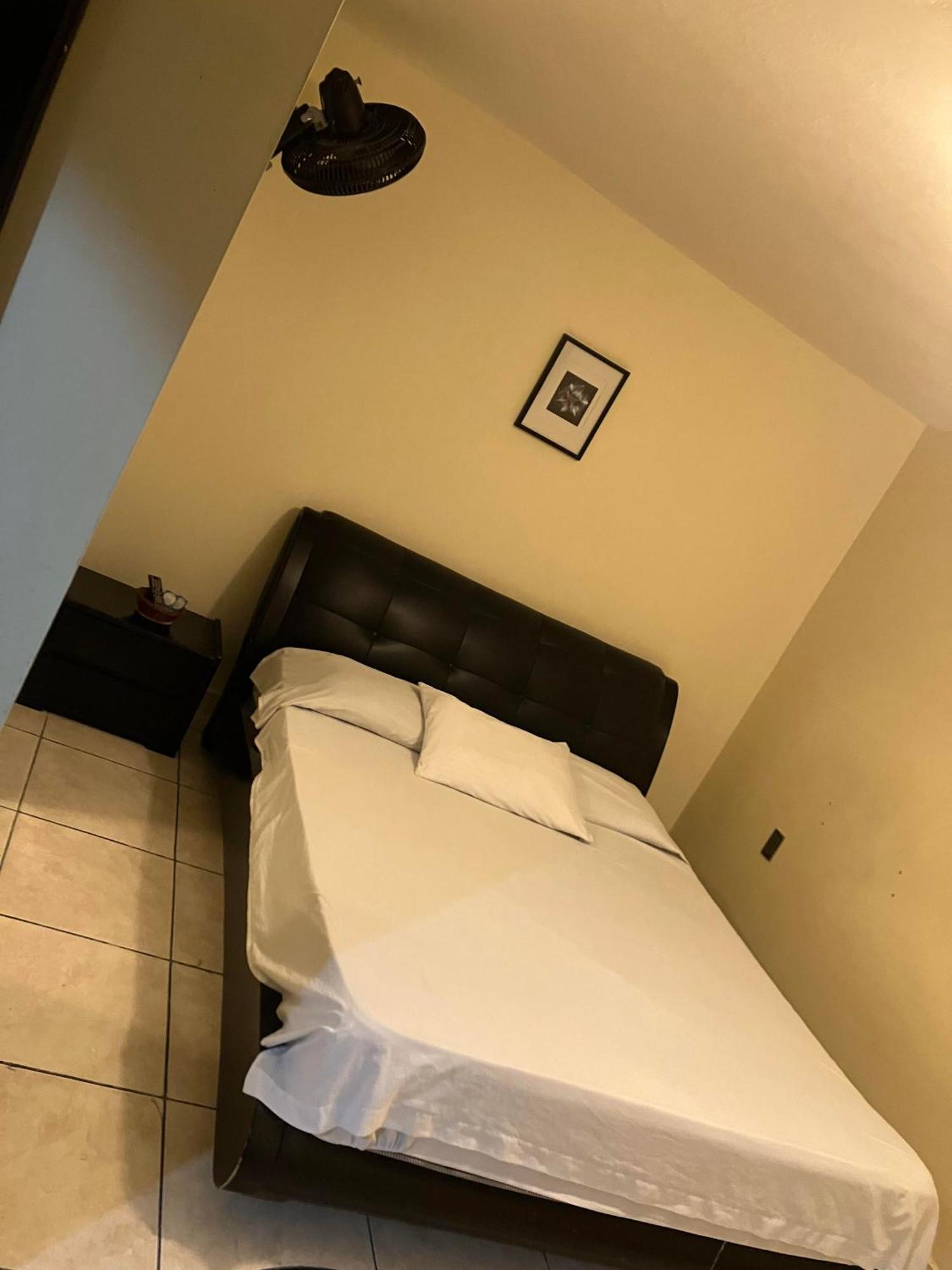 La Hotel *